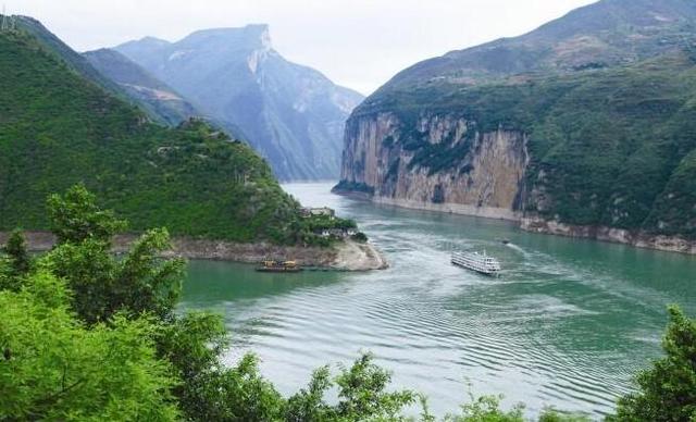 西南地区一座GDP增速多年高居榜首的城市